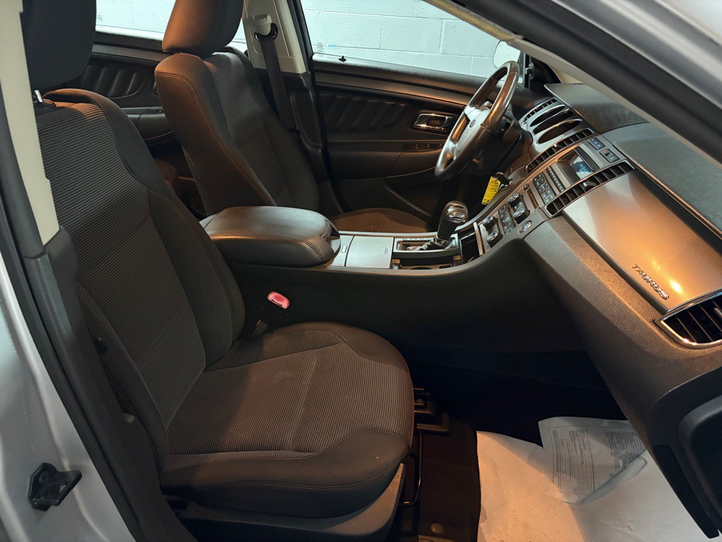 2010 Ford Taurus Image 21