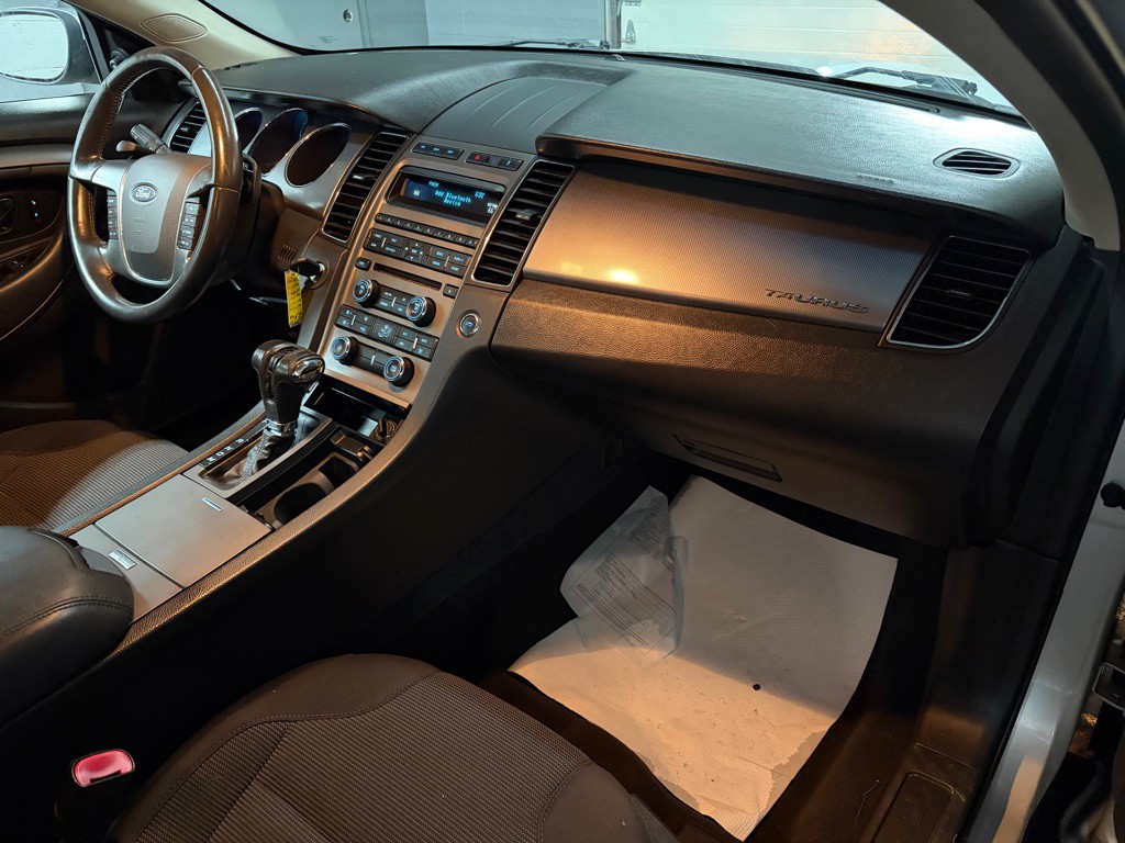 2010 Ford Taurus Image 22