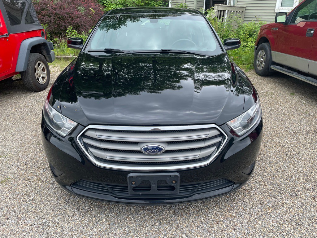 2016 Ford Taurus Image 2