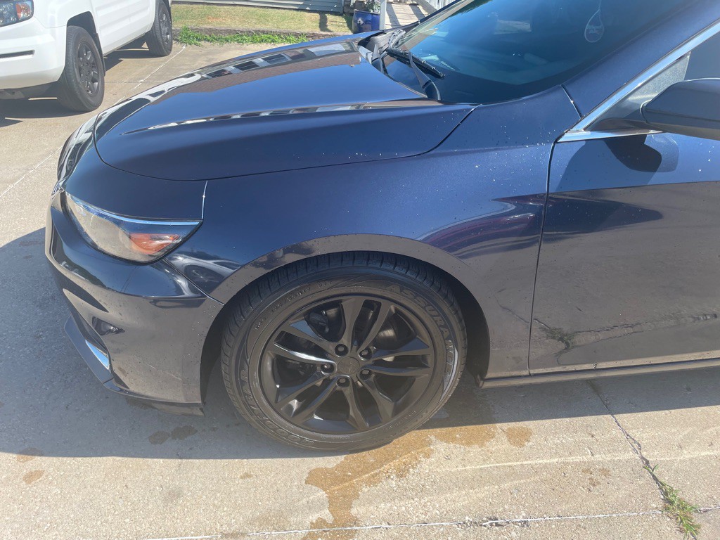 2016 Chevrolet Malibu Image 2
