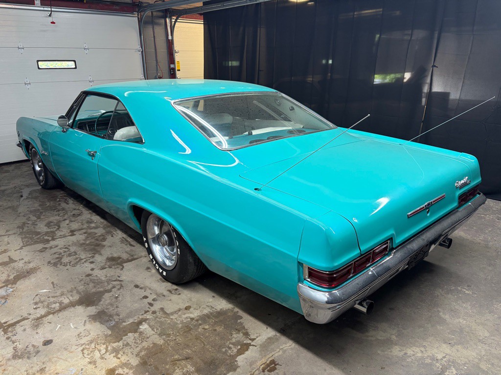 1966 Chevrolet Impala Image 9