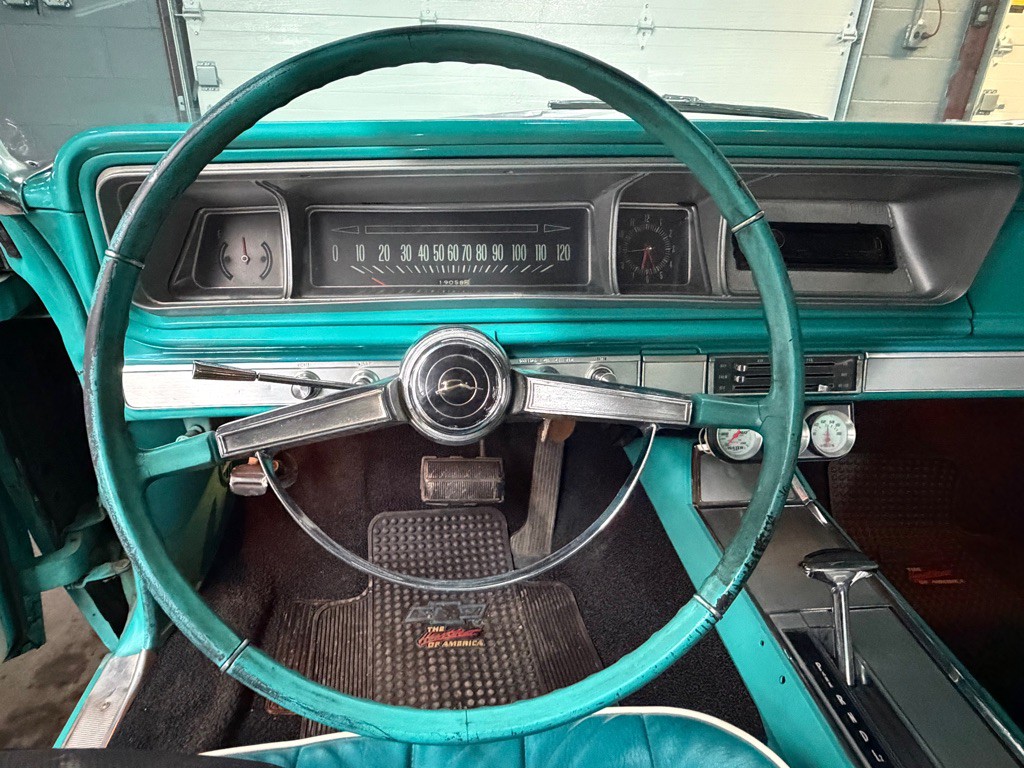 1966 Chevrolet Impala Image 25