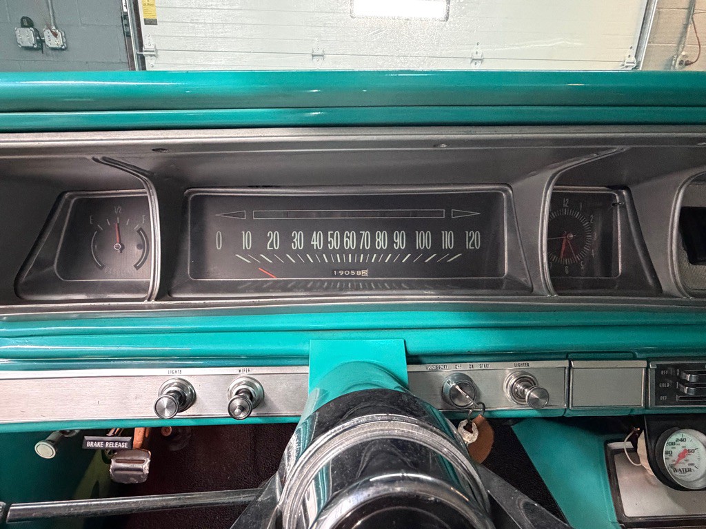 1966 Chevrolet Impala Image 27