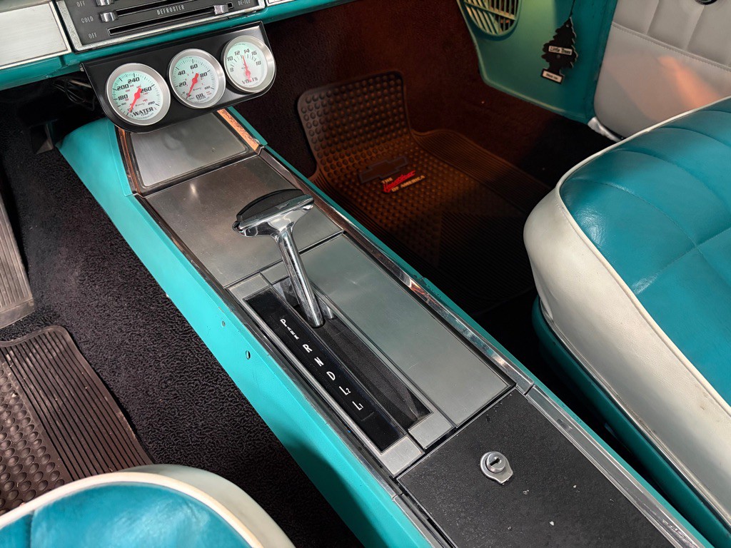1966 Chevrolet Impala Image 28