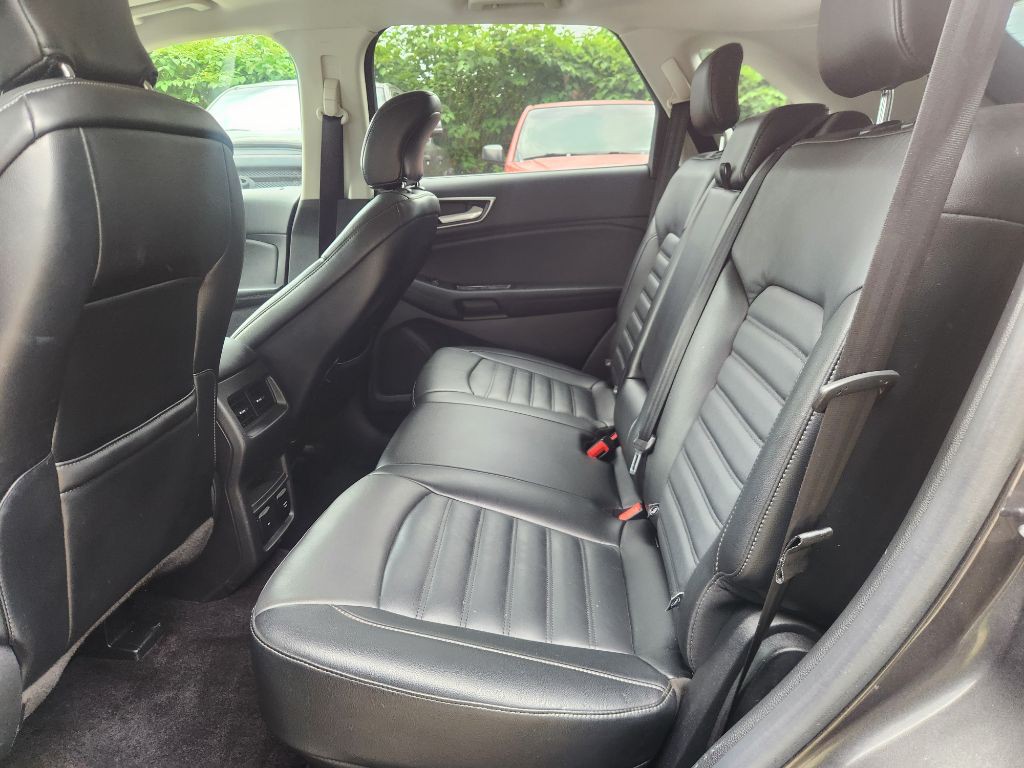 2017 Ford Edge Image 11