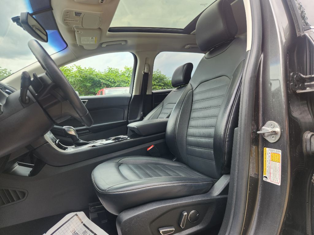 2017 Ford Edge Image 12