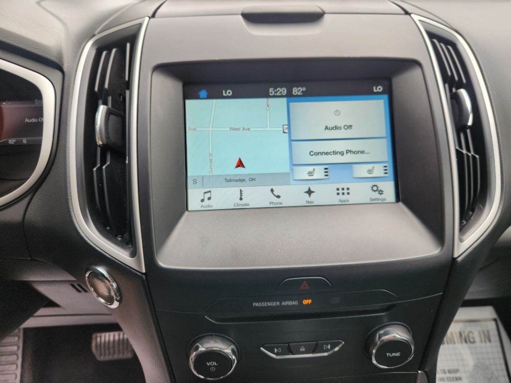 2017 Ford Edge Image 16