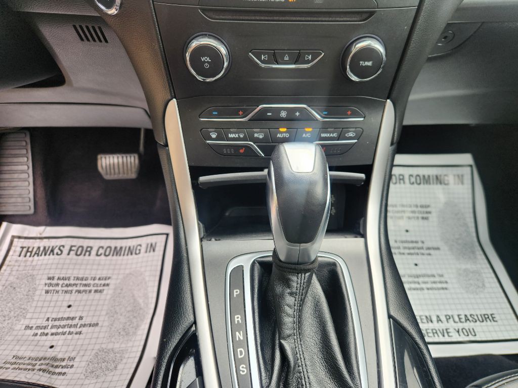 2017 Ford Edge Image 17