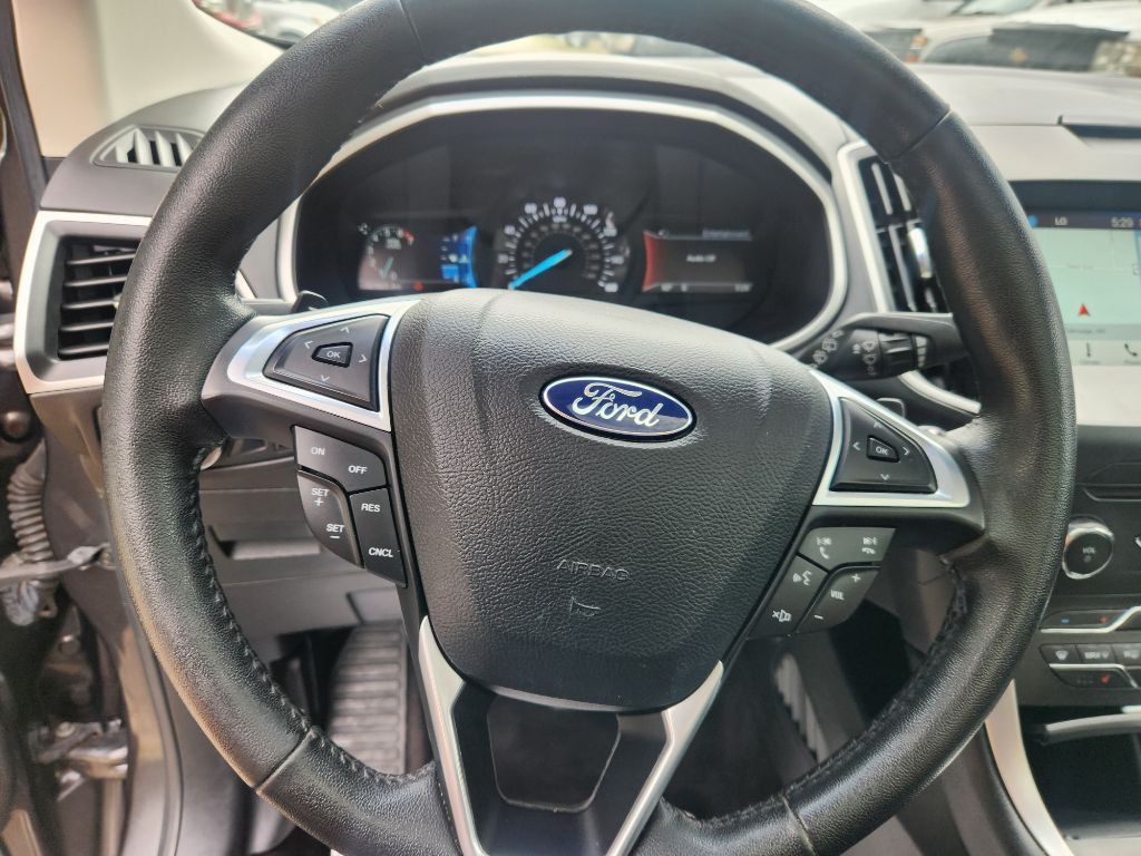 2017 Ford Edge Image 18