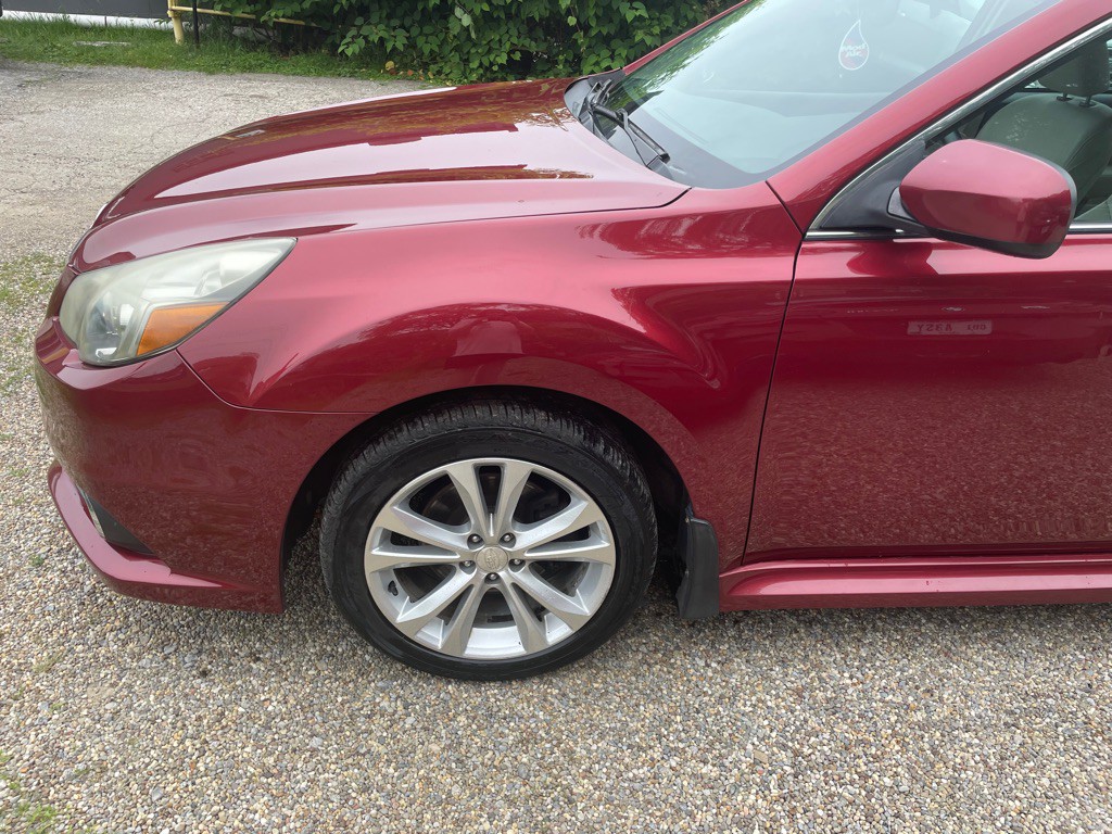 2013 Subaru Legacy Image 2