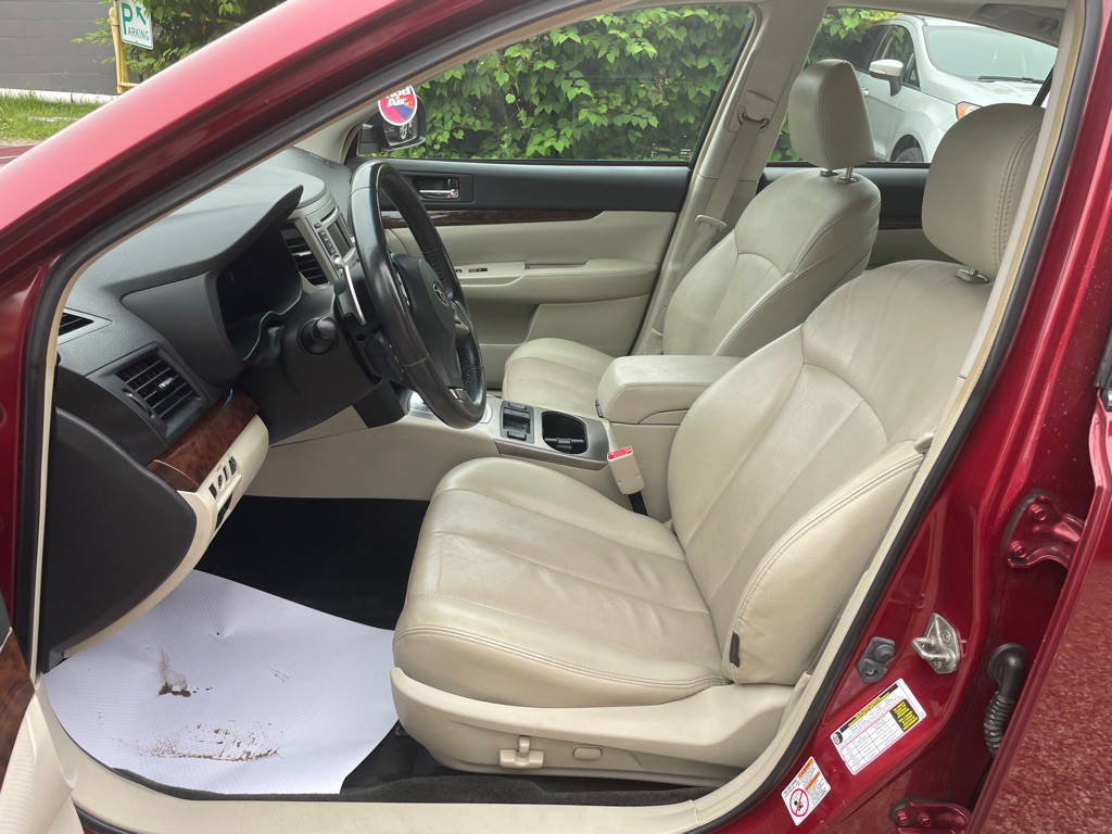 2013 Subaru Legacy Image 8