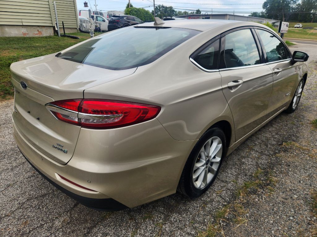 2019 Ford Fusion Image 2
