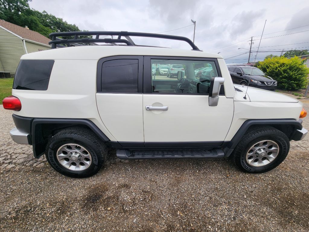 2011 Toyota FJ Cruiser Image 2