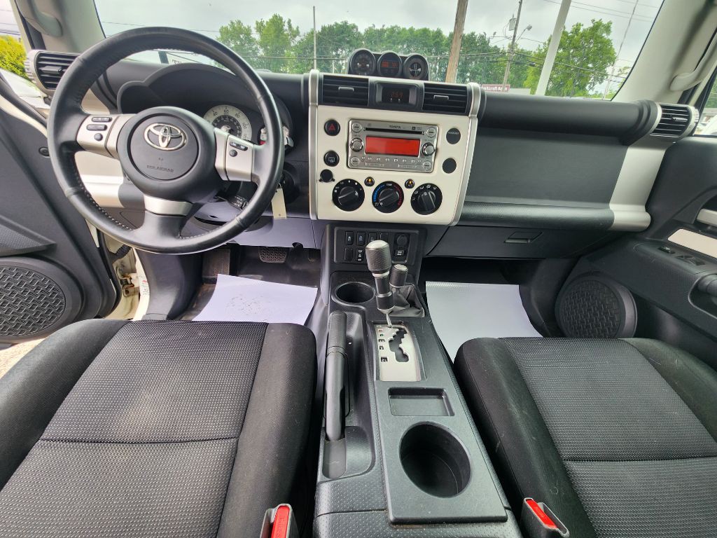 2011 Toyota FJ Cruiser Image 11