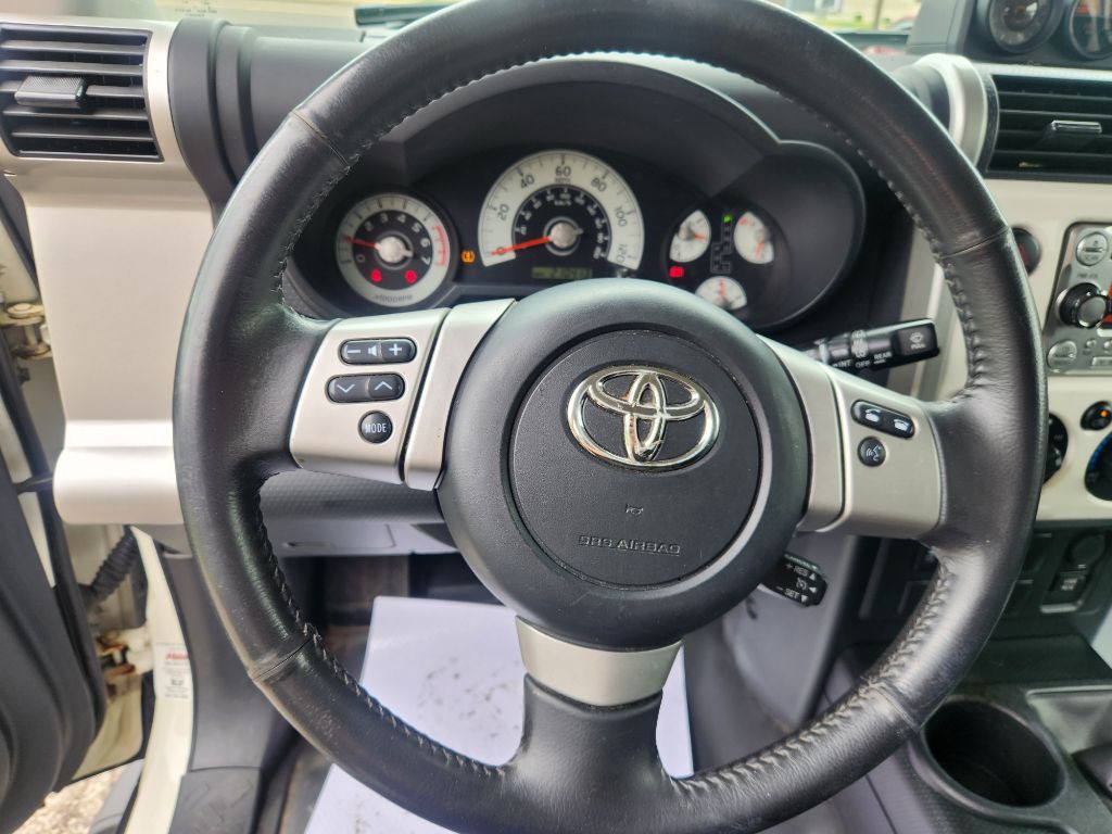 2011 Toyota FJ Cruiser Image 12