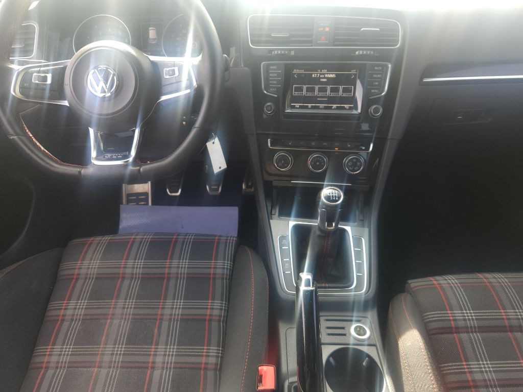 2015 Volkswagen GTI Image 12