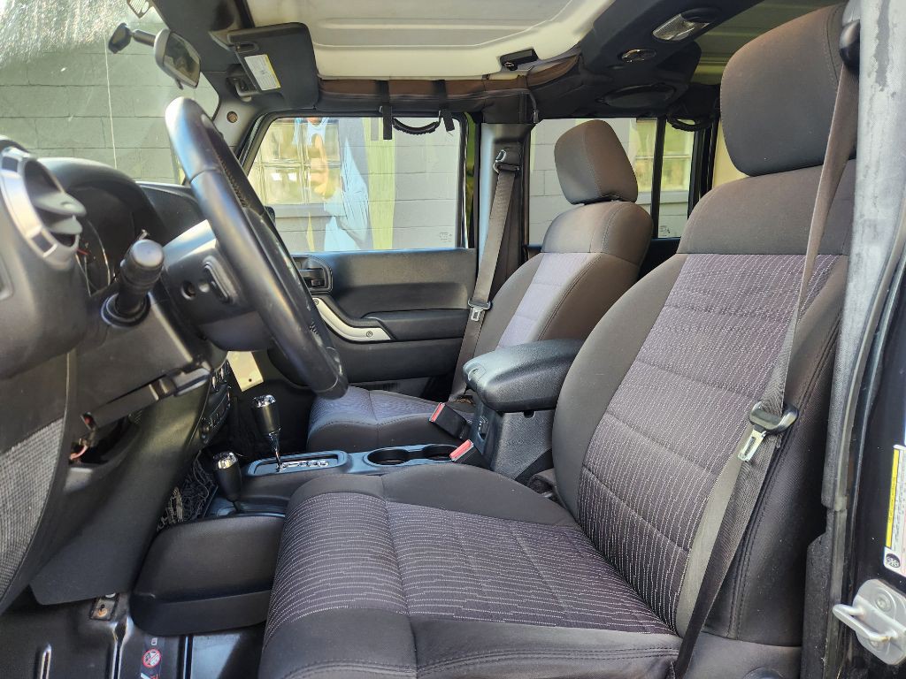 2012 Jeep Wrangler Unlimited Image 11