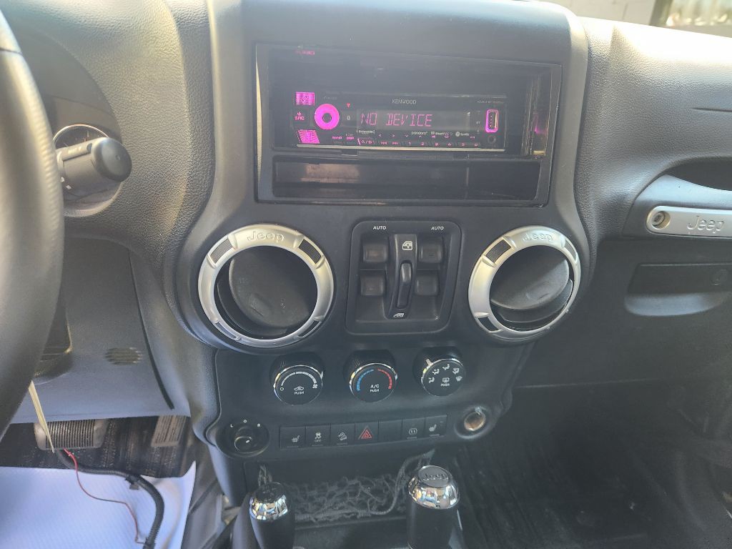 2012 Jeep Wrangler Unlimited Image 13