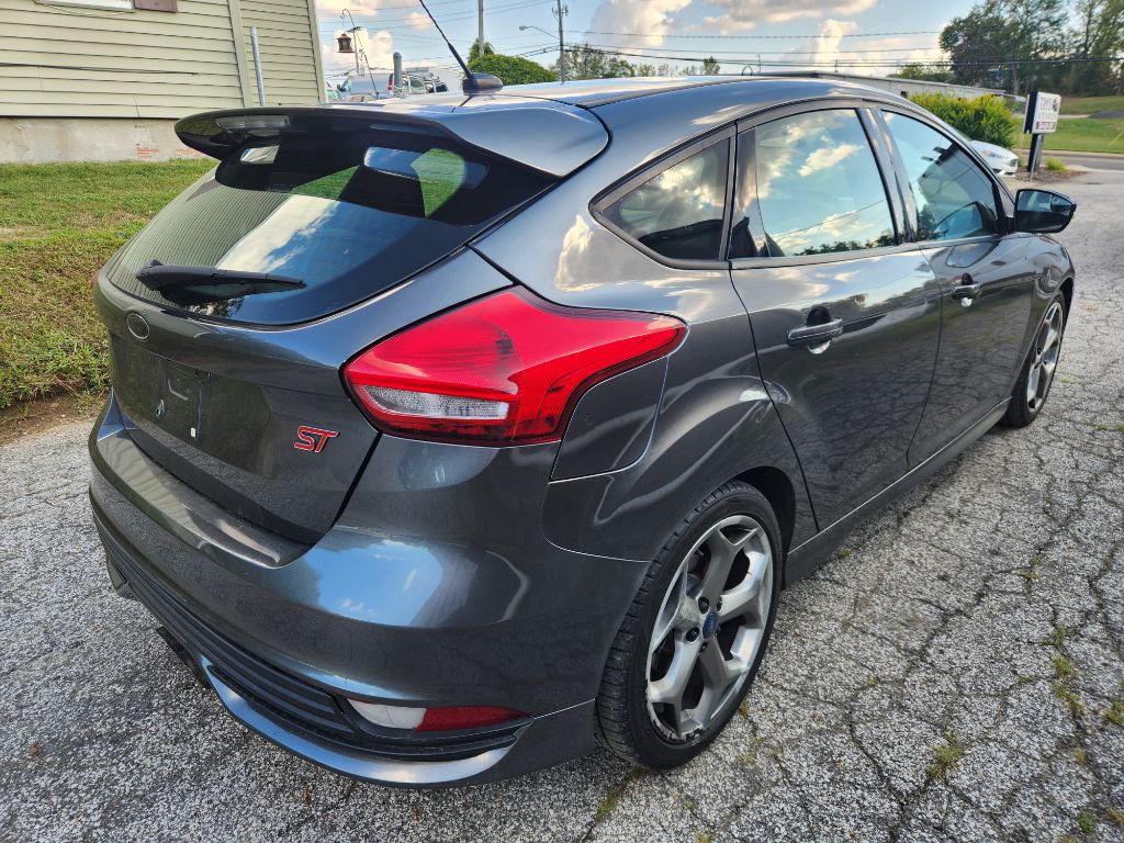2017 Ford Focus Image 3