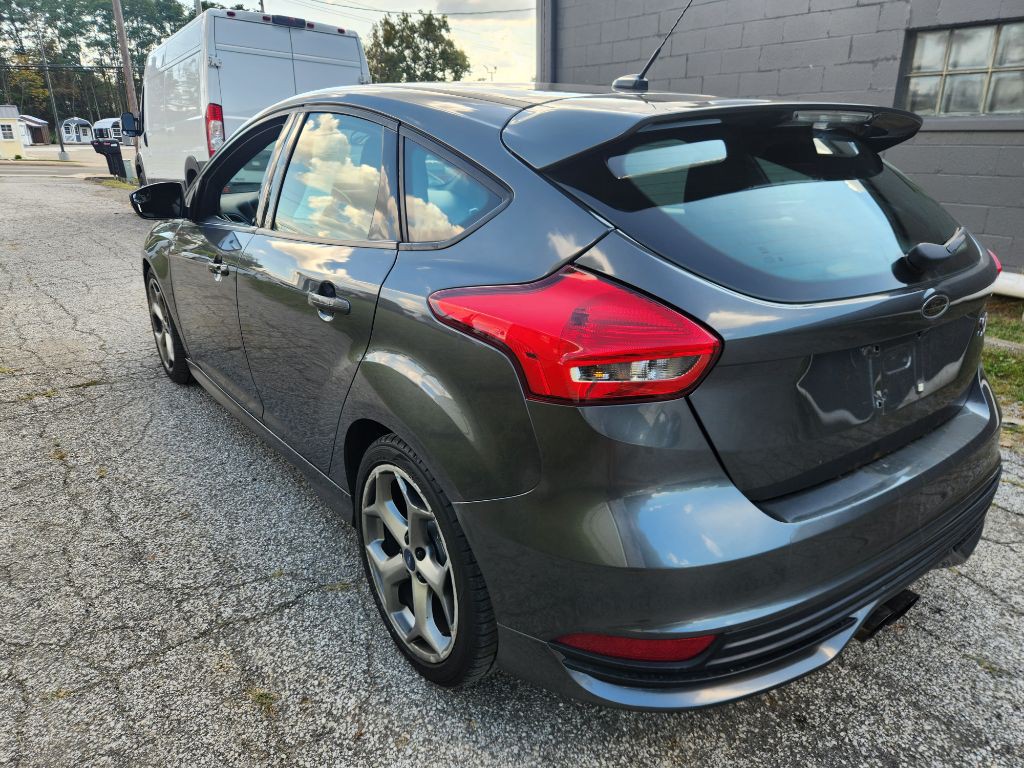 2017 Ford Focus Image 7