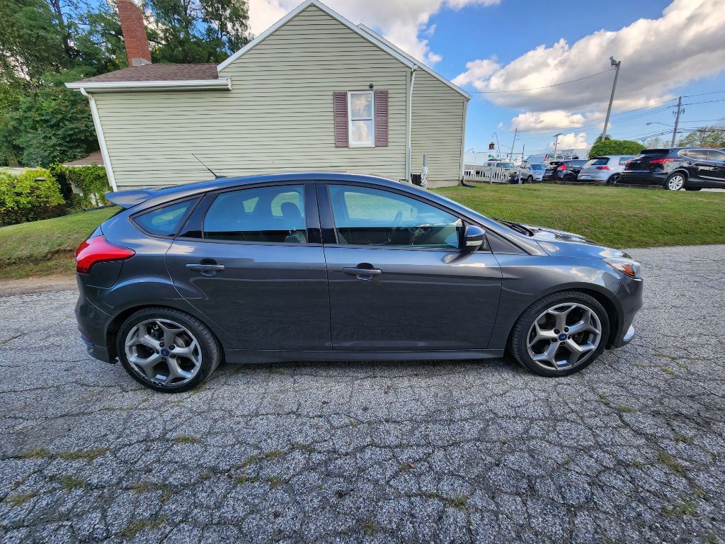 2017 Ford Focus Image 19