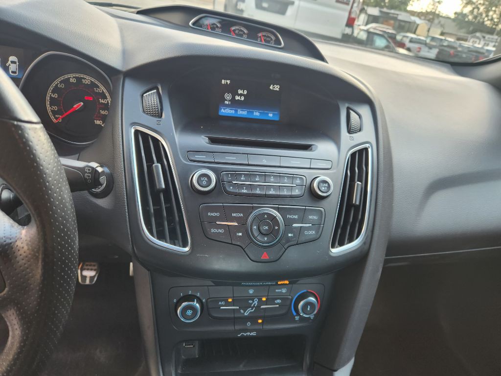 2017 Ford Focus Image 26