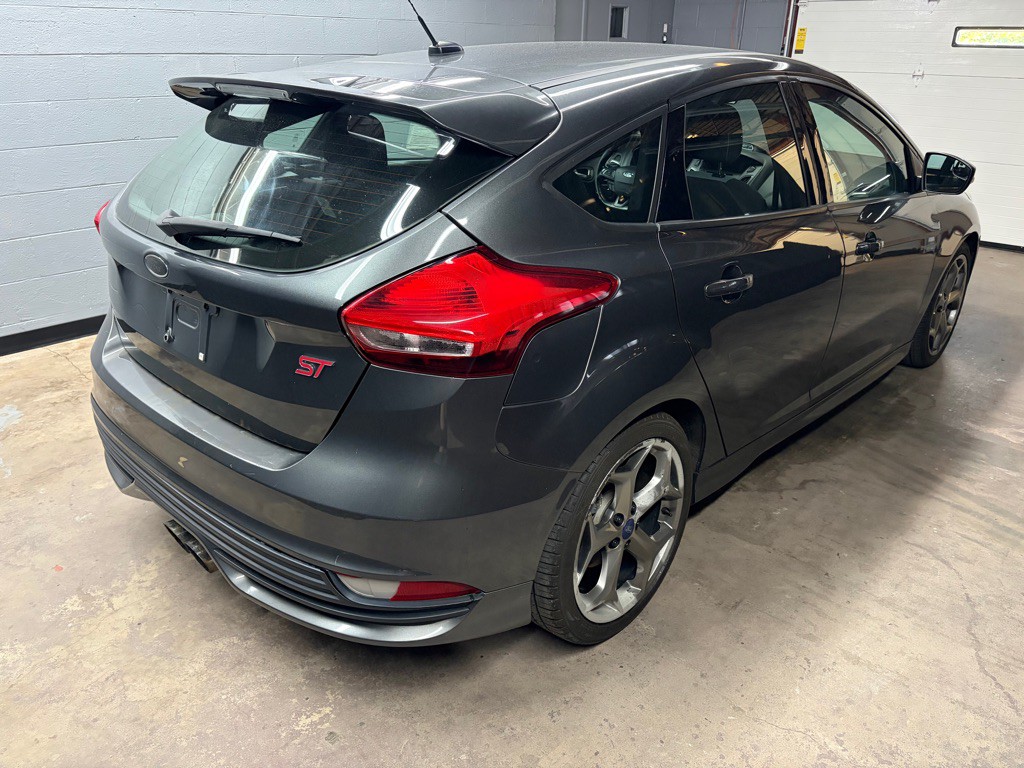 2017 Ford Focus Image 9