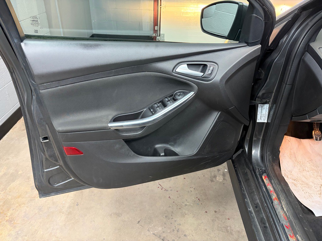 2017 Ford Focus Image 17
