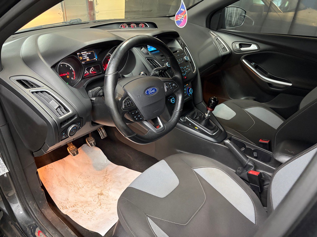 2017 Ford Focus Image 18