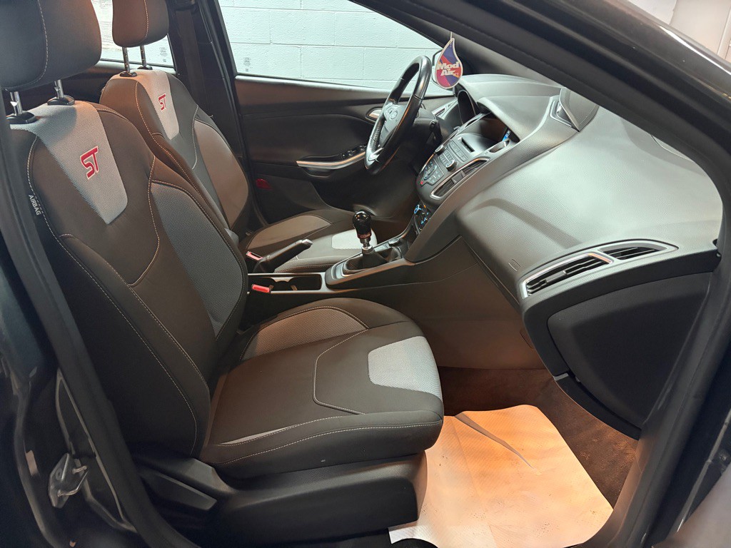 2017 Ford Focus Image 28