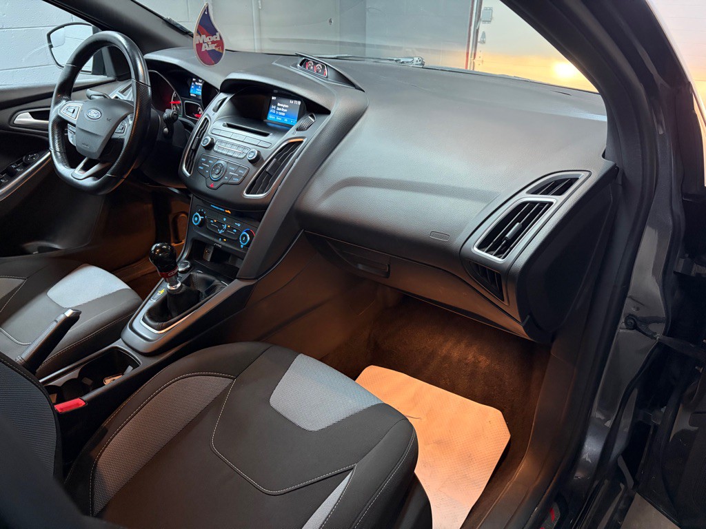 2017 Ford Focus Image 29