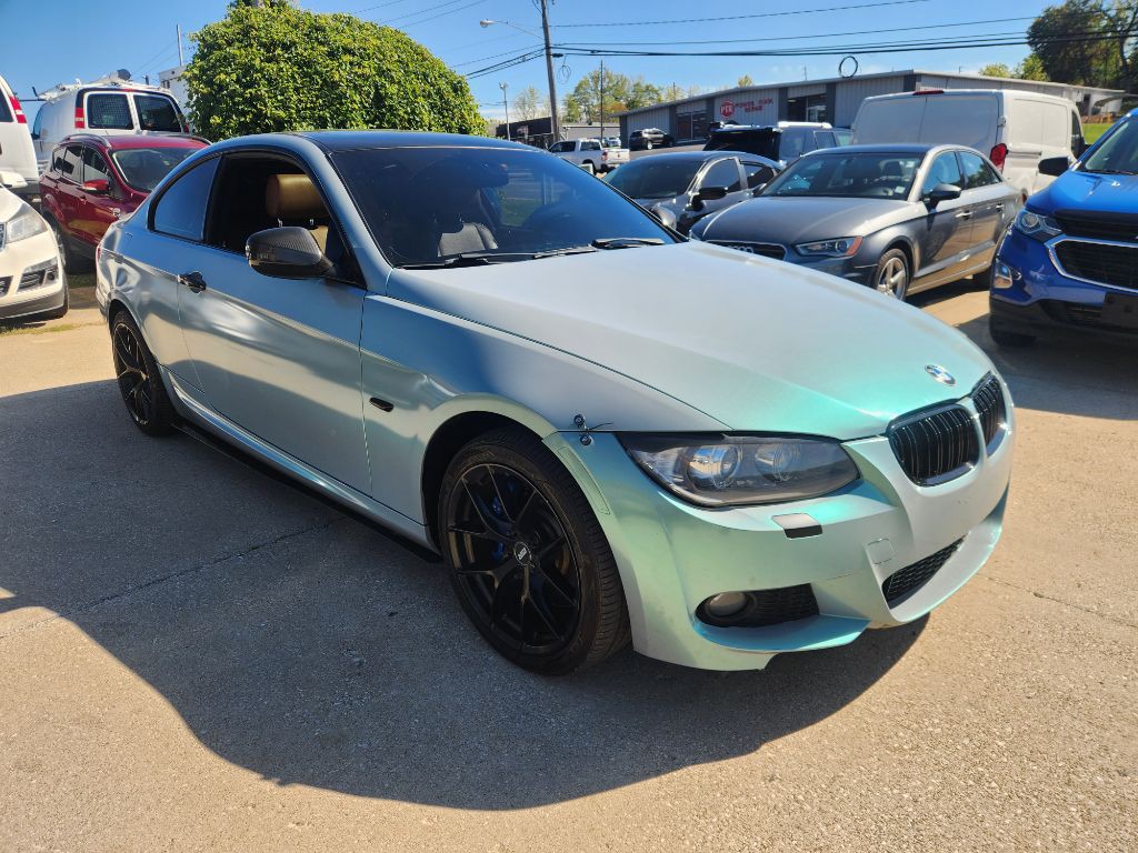 2012 BMW 3 Series Image 2