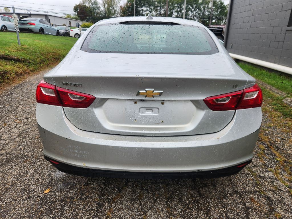 2018 Chevrolet Malibu Image 2