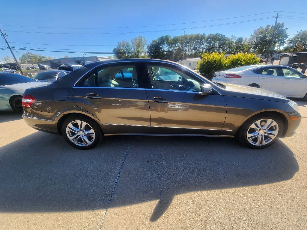 2011 Mercedes-Benz E-Class Image 3