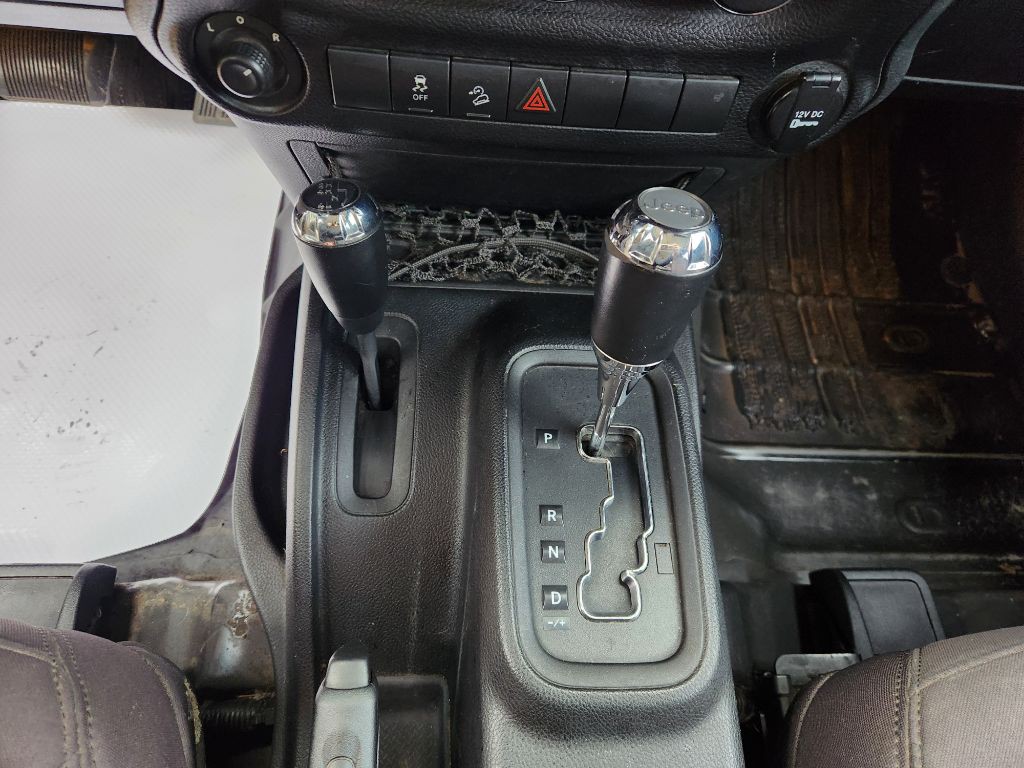 2013 Jeep Wrangler Image 9