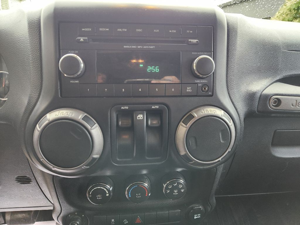 2013 Jeep Wrangler Image 18