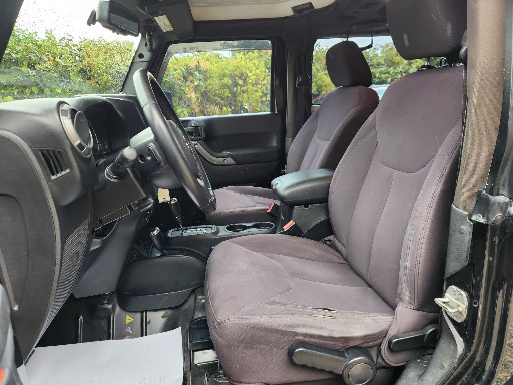 2013 Jeep Wrangler Image 21