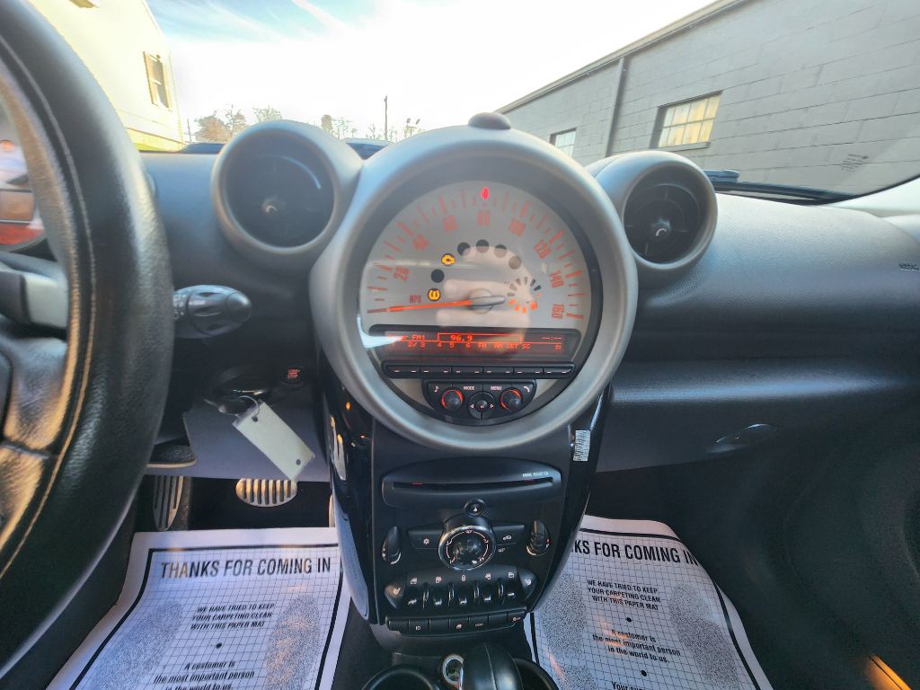 2011 MINI Cooper Image 14
