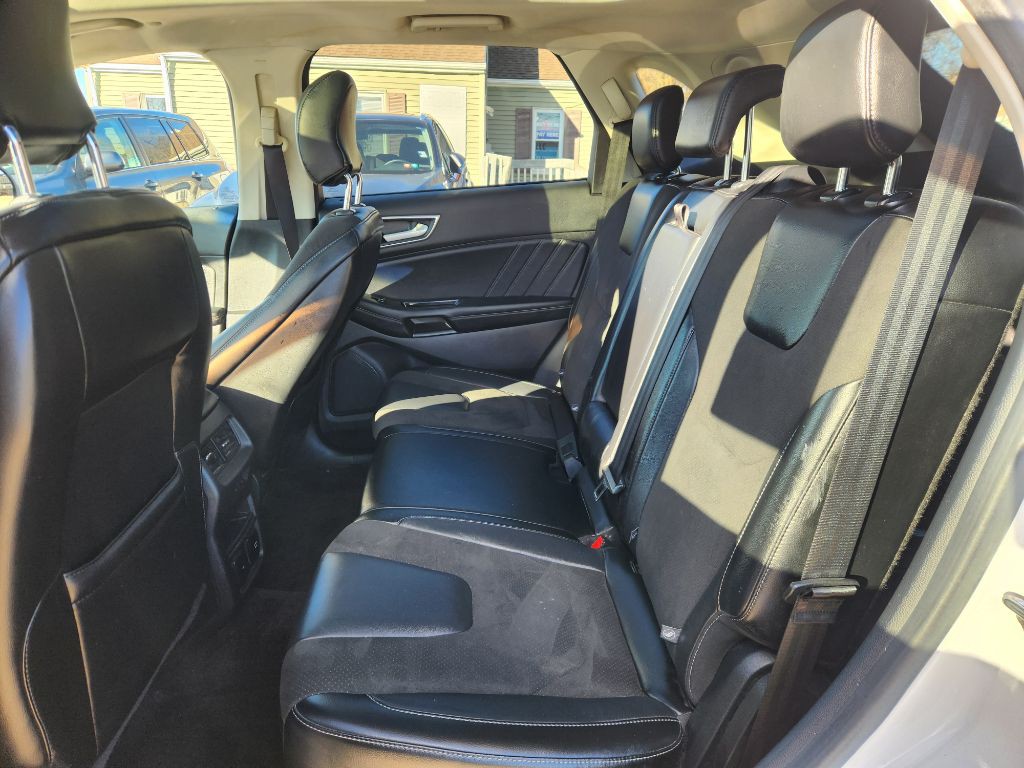 2016 Ford Edge Image 10