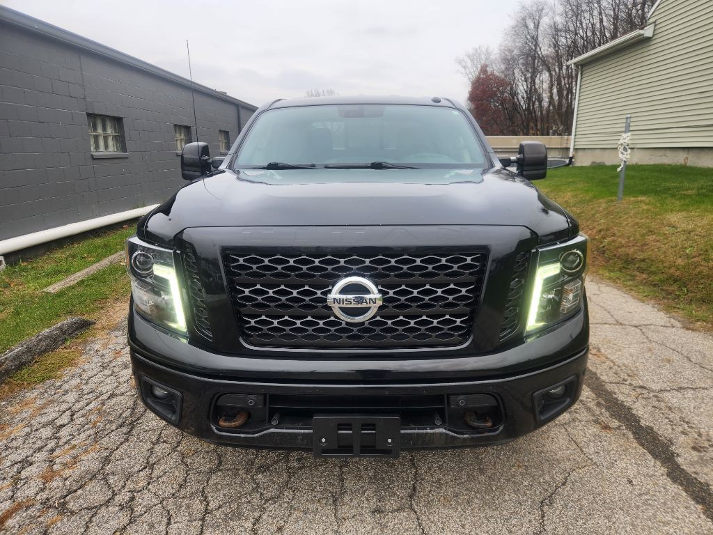 2018 Nissan Titan Image 2