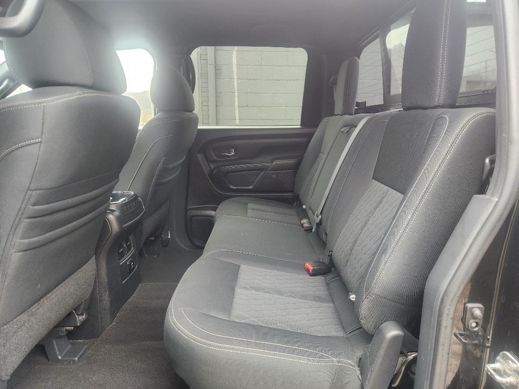 2018 Nissan Titan Image 10