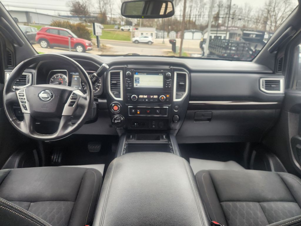 2018 Nissan Titan Image 11