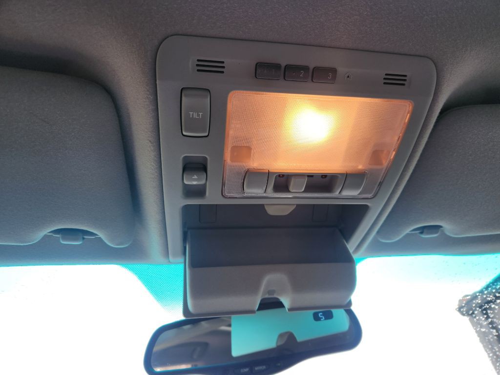 2005 Lexus RX Image 18