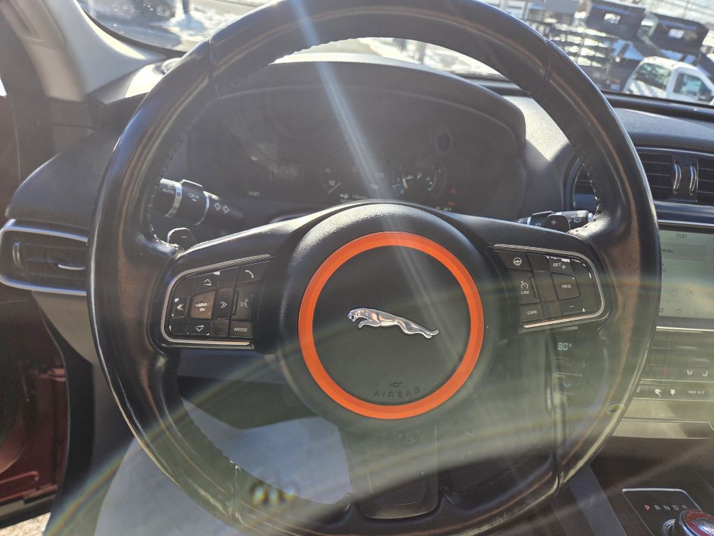 2017 Jaguar F-PACE Image 11