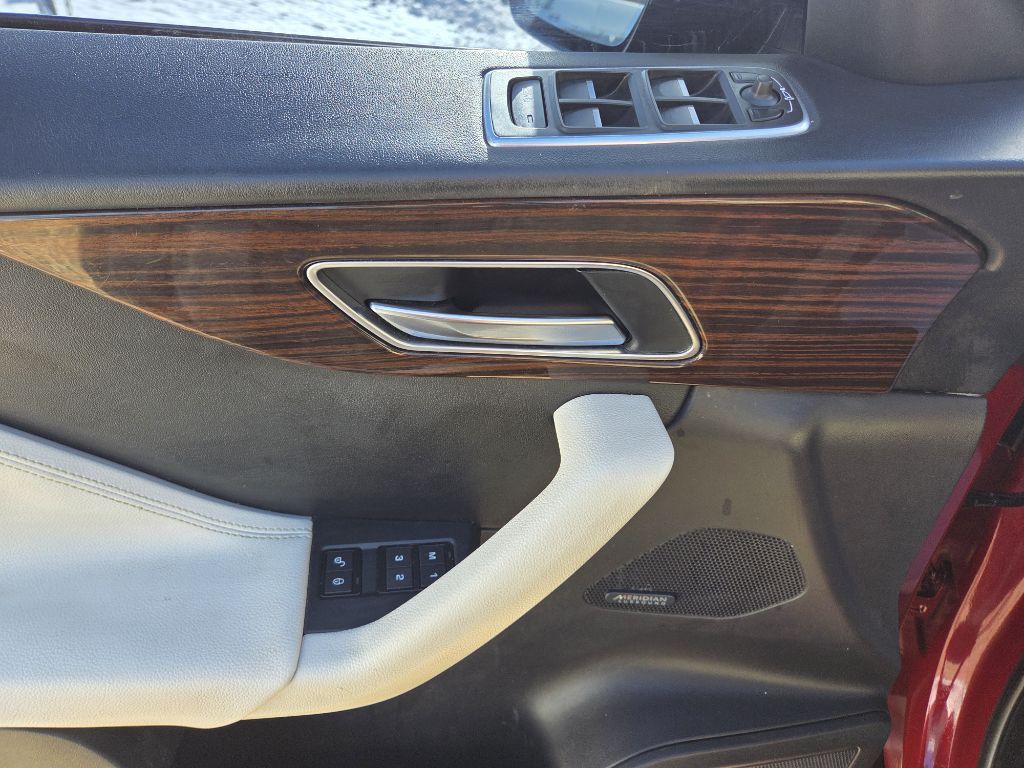 2017 Jaguar F-PACE Image 12