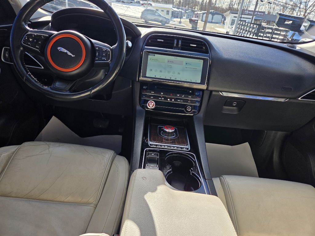 2017 Jaguar F-PACE Image 13