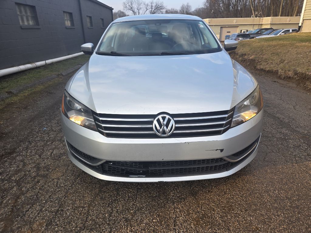2014 Volkswagen Passat Image 2