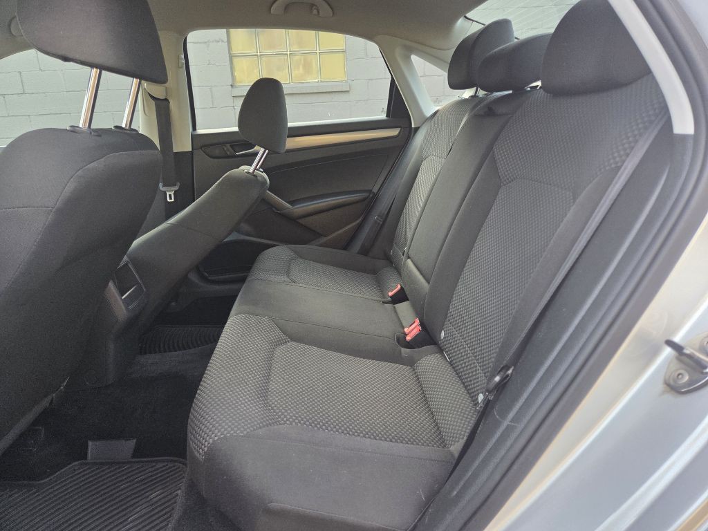 2014 Volkswagen Passat Image 9