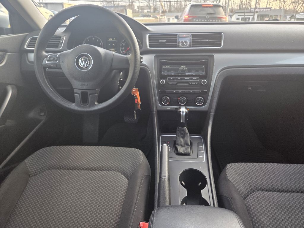 2014 Volkswagen Passat Image 10