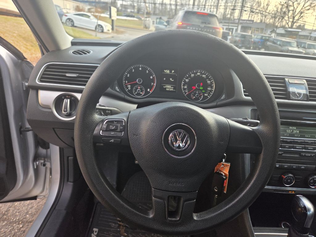 2014 Volkswagen Passat Image 12